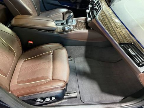 Used 2019 BMW 540i w/ M Sport Package image 28