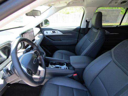 New 2026 Ford Explorer Active w/ Active Comfort Package AWD/4WD image 11