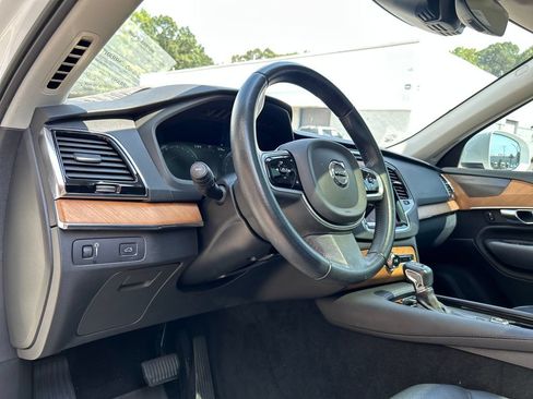 Used 2022 Volvo XC90 T6 Momentum w/ Advanced Package AWD/4WD image 9