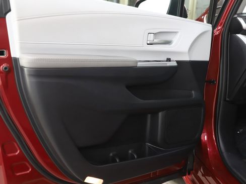 Used 2025 Toyota Sienna XLE w/ XLE Plus Package image 23