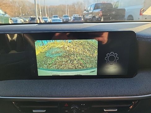 Used 2025 Nissan Kicks SV w/ Charging Package image 12