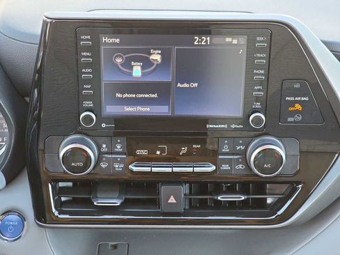 Used 2022 Toyota Highlander LE image 20