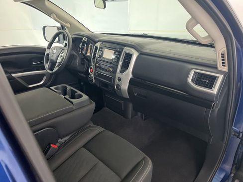 Used 2017 Nissan Titan SV AWD/4WD image 20