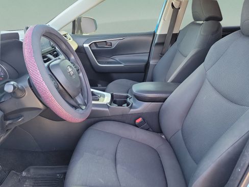 Used 2019 Toyota RAV4 LE FWD image 15