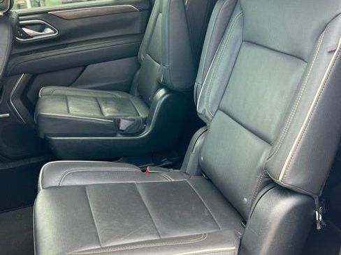 Used 2023 Chevrolet Suburban Premier image 13