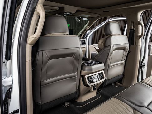 Used 2026 Ford F450 Platinum w/ Platinum Plus Package image 34