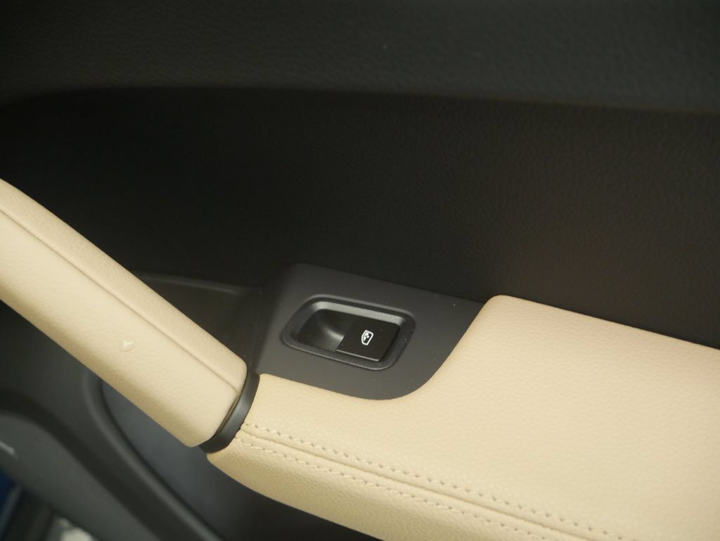 Certified 2026 Porsche Cayenne AWD/4WD image 34