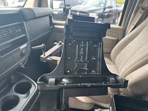 Used 2011 Chevrolet Express 2500 image 17