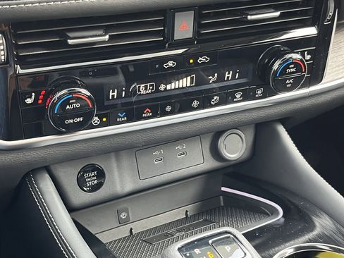 New 2026 Nissan Rogue Platinum image 28