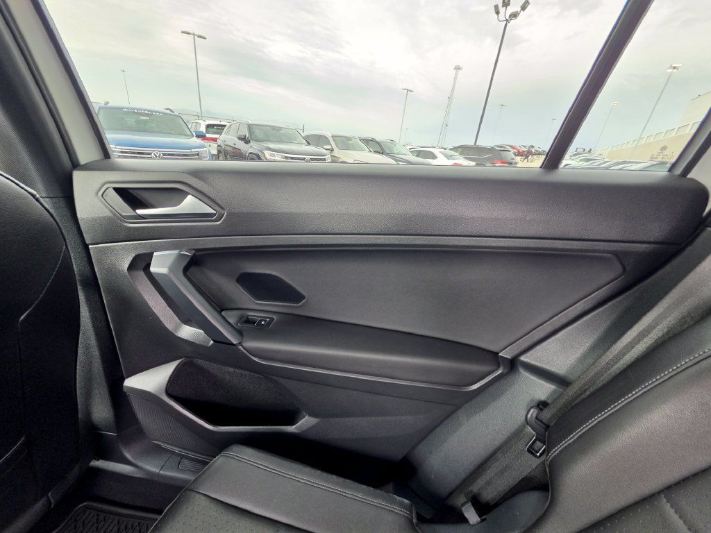Used 2019 Volkswagen Tiguan SEL R-Line AWD/4WD image 19