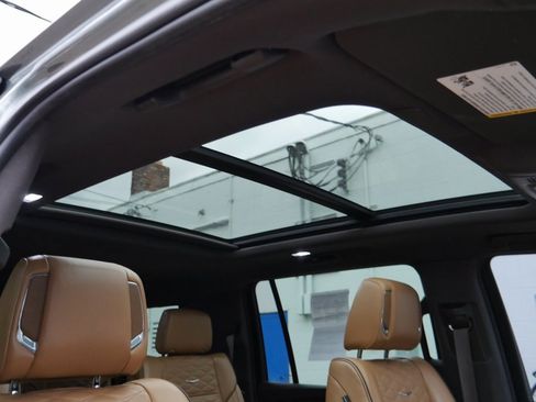 Used 2023 Cadillac Escalade ESV Premium Luxury image 26