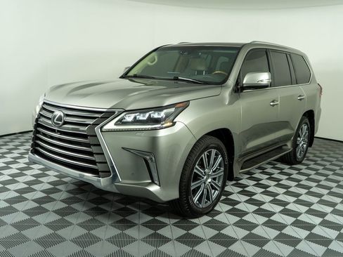 Used 2016 Lexus LX 570 4WD w/ Luxury Package image 2