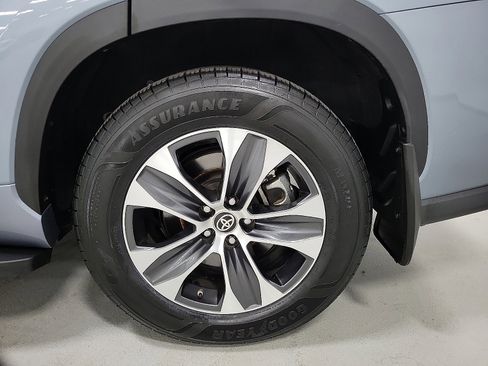 Used 2022 Toyota Highlander XLE image 8