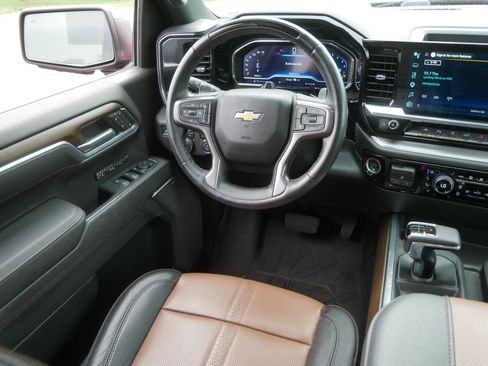 Certified 2025 Chevrolet Silverado 1500 High Country AWD/4WD image 9