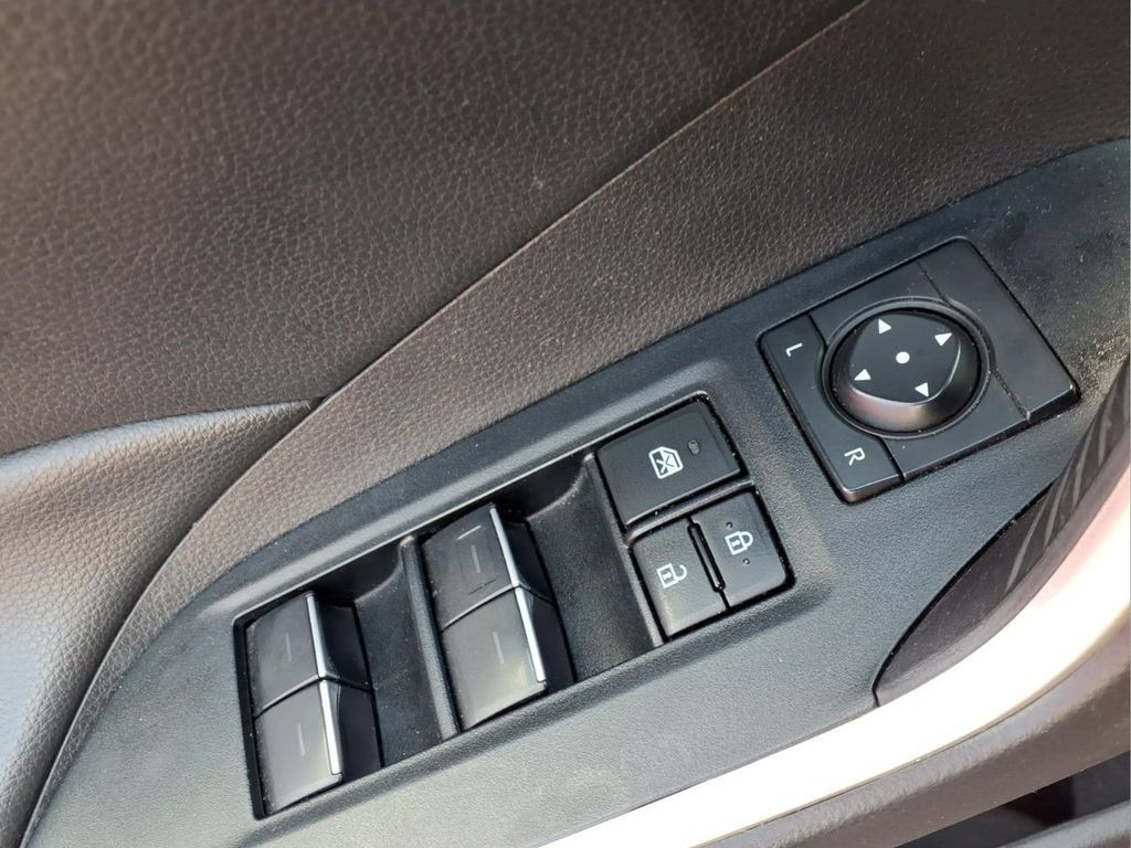 Used 2025 Toyota RAV4 XLE AWD/4WD image 17