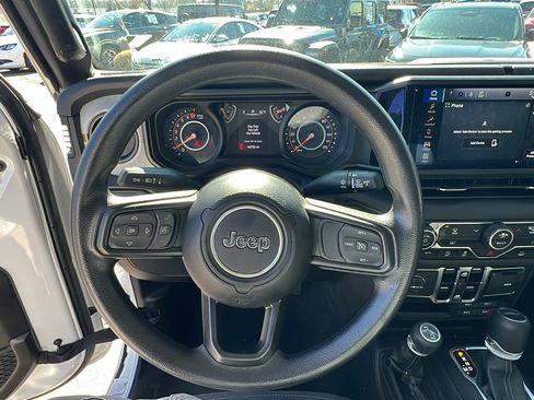 Used 2024 Jeep Gladiator Sport image 25