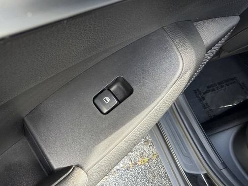 Certified 2025 Kia Seltos EX FWD image 31