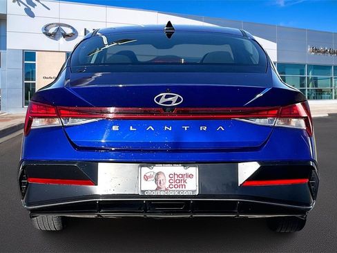 Used 2025 Hyundai Elantra SEL image 4