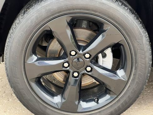 Used 2023 Jeep Grand Cherokee Altitude image 7