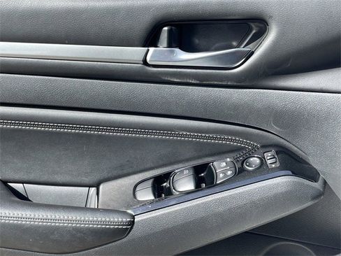 Used 2021 Nissan Altima 2.5 SV w/ SV Premium Package image 22