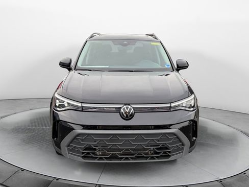 Used 2025 Volkswagen Taos SE image 2