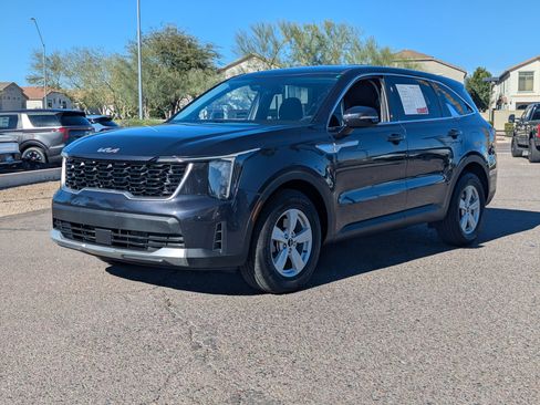 Certified 2025 Kia Sorento LX image 6