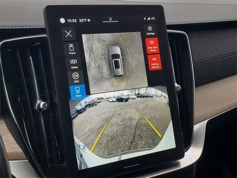 Used 2025 Volvo XC90 B6 Plus image 23