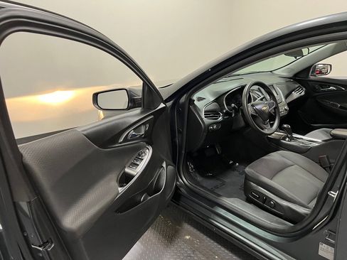 Used 2017 Chevrolet Malibu LT FWD image 17