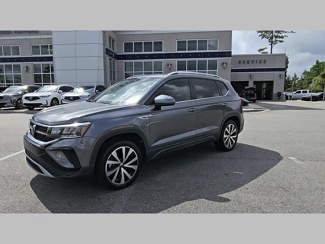 Used 2023 Volkswagen Taos SE w/ Panoramic Sunroof Package FWD image 34