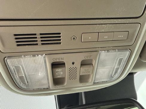 Used 2016 Honda Pilot Touring image 24