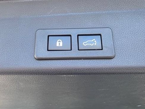 Used 2023 Subaru Ascent Limited w/ Technology Package AWD/4WD image 8