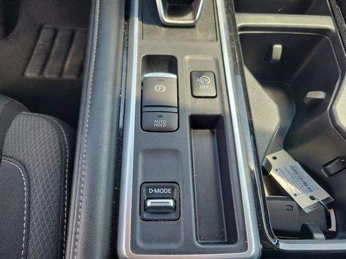 Used 2025 Nissan Pathfinder SV FWD image 35