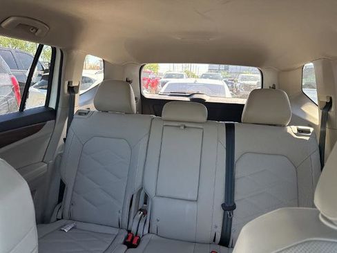 Used 2025 Volkswagen Atlas SE image 12