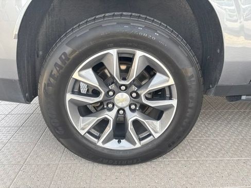 Used 2021 Chevrolet Suburban LT w/ LT Signature Package RWD image 10