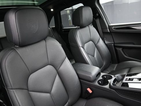 Certified 2026 Porsche Macan AWD/4WD image 29
