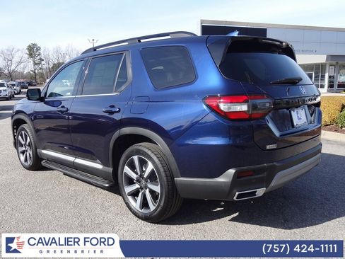 Used 2025 Honda Pilot Touring image 5