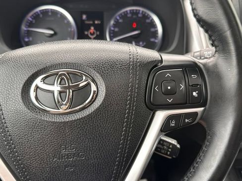 Used 2018 Toyota Highlander XLE AWD/4WD image 22