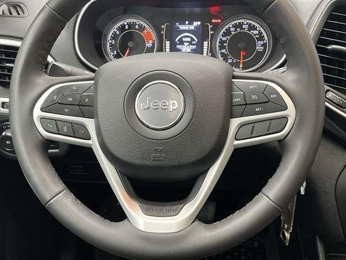 Used 2022 Jeep Cherokee Latitude w/ Sun & Sound Group image 13