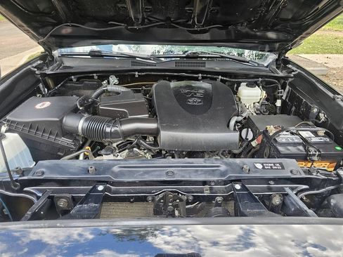 Used 2017 Toyota Tacoma TRD Off-Road w/ Tow Package (A/T) AWD/4WD image 49