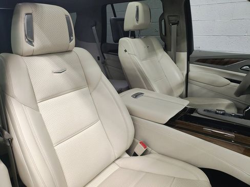 Used 2022 Cadillac Escalade Premium Luxury Platinum image 10