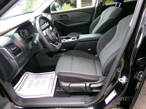 Used 2022 Nissan Rogue S AWD/4WD image 9