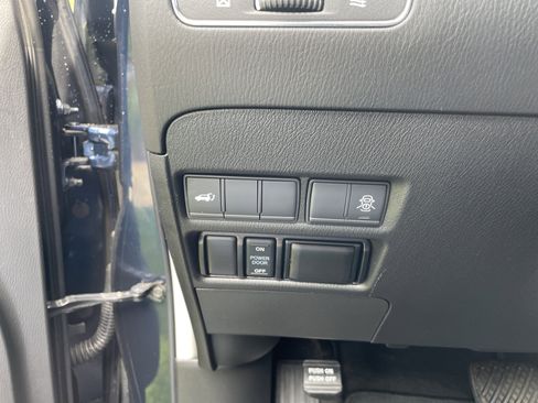 Used 2020 Nissan Armada SL image 20