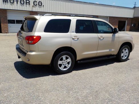 Used 2016 Toyota Sequoia SR5 w/ Premium Package RWD image 5