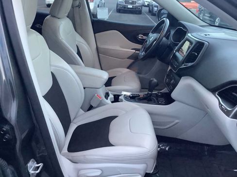 Used 2021 Jeep Cherokee Latitude Plus AWD/4WD image 15