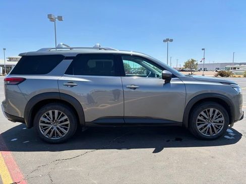 Certified 2024 Nissan Pathfinder SL w/ SL Premium Package FWD image 7