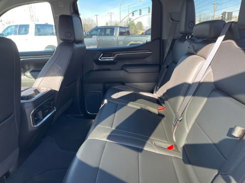 Used 2023 GMC Sierra 1500 SLT w/ SLT Convenience Package AWD/4WD image 16