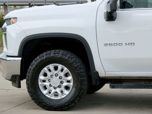 Used 2020 Chevrolet Silverado 2500 LTZ AWD/4WD image 11