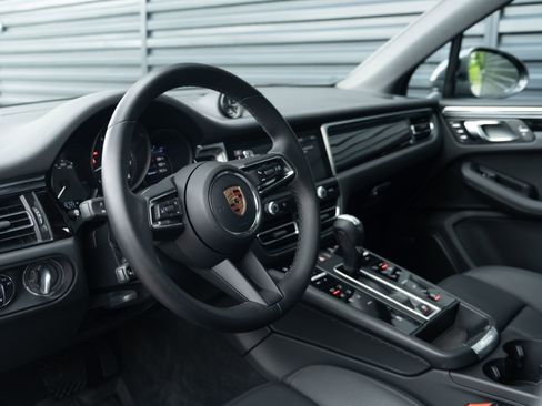 Used 2023 Porsche Macan AWD/4WD image 4