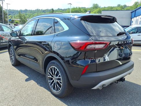 Used 2023 Ford Escape SE w/ PHEV Premium Package FWD image 4
