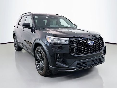 Used 2025 Ford Explorer ST-Line w/ ST-Line Street Pack AWD/4WD image 1